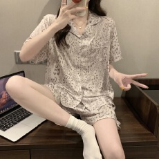 批发加肥加大260斤胖MM高级感卡通冰丝翻领家居服短袖短裤夏季<b class='q'>睡衣</b>