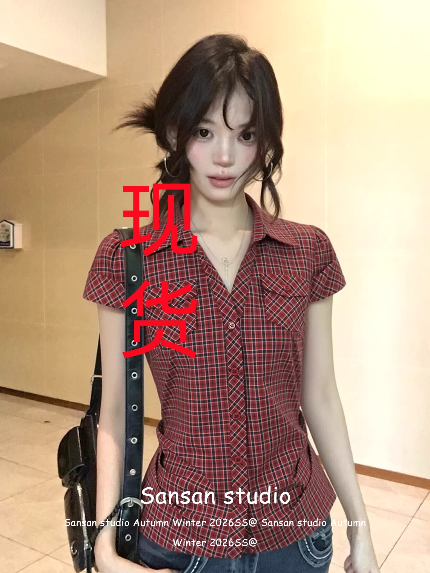 한 부서 레트로 체크무늬 반팔 여성 셔츠 봄 착용 가져 가라. 긍정적 인 어깨 셔츠 꼬집기 허리 슬림해 보이는 학원 스타일 핫걸 맨위