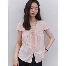 批发「芥末派VOOE」粉色V领花边压褶衬衫女夏季新款系带<b class='q'>甜美</b>纯棉上衣