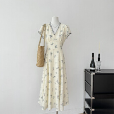 批发新款甜美斯嘉丽2026刺绣法式荷叶边V领碎花<b class='q'>连衣裙</b>女甜美裙子