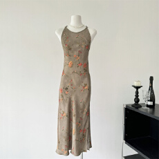 批发温润协奏人丝法式高级感U领轻奢复古挂脖<b class='q'>连衣裙</b>女