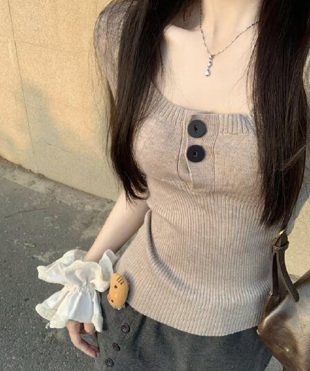 순수한 욕망 u 칼라 단추 7부 소매 몸매 가꾸기 니트 스웨터 여성 2026 이른 봄 몸매 가꾸기 슬림해 보이는 인사이드 가져 가라. 기본 셔츠 맨위