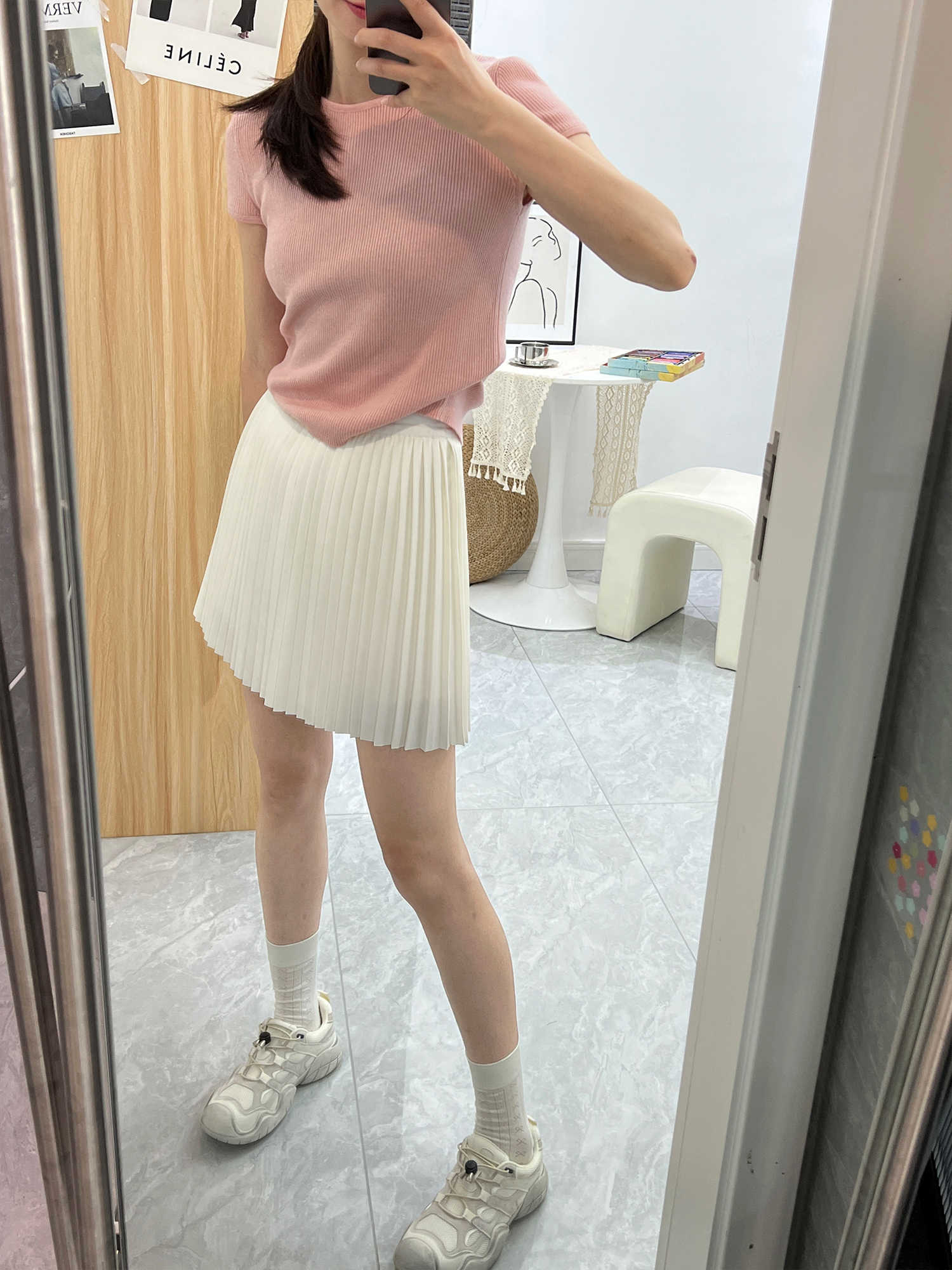 momo 대 자매 여름 새로운 화이트 미니 스커트 작은 키 플리츠 스커트 반신 스커트 여성 디자인 센스 한 마디 치마