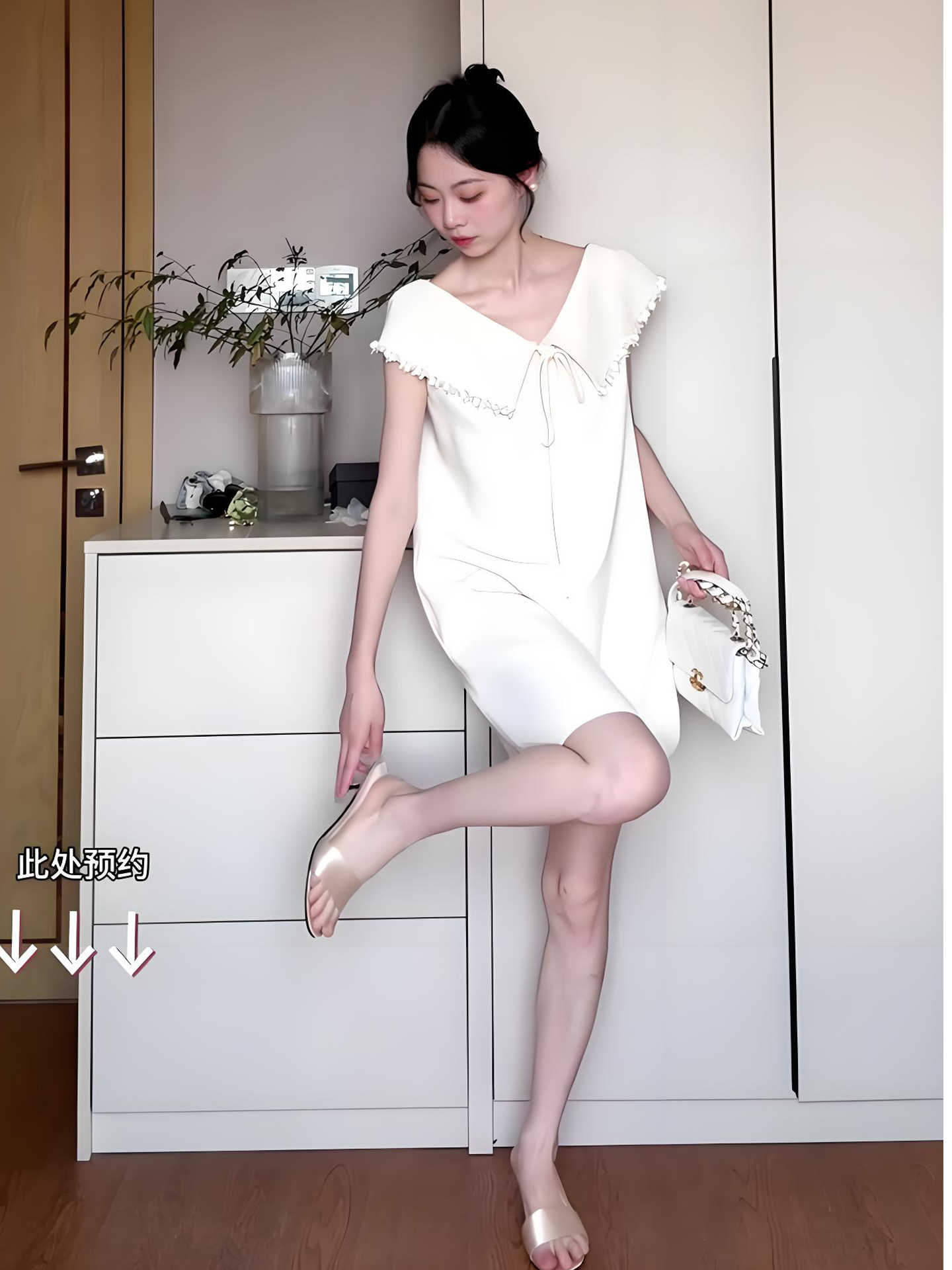2026 여름 새로운 프랑스식 작은 샤넬 스타일 V넥 디자인 센스 루즈핏 품격 베이비 칼라 민소매 화이트 드레스