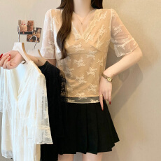 批发实拍 2026夏季新款拼接V领打底短袖蕾丝衫<b class='q'>大码</b>显瘦减龄透气单上衣