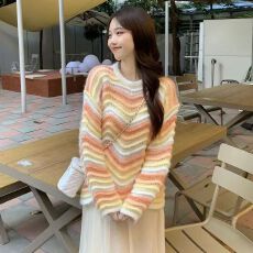 批发秋<b class='q'>冬</b>新款网红气质条纹宽松大版慵懒风设计感波浪边彩虹针织毛衣