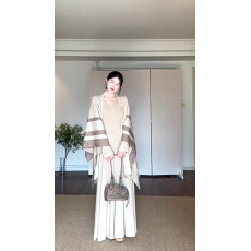 批发气质一整套ootd穿搭温柔风松弛感斗篷披肩v领长裙两件套装2025秋