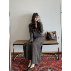 批发羊驼毛羊毛慵懒软糯亮片珠花V领针织毛衣/半裙套装女