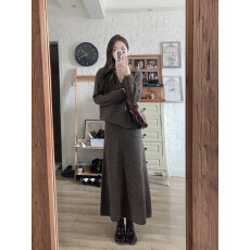 批发慵懒软糯亮片珠花V领针织毛衣/半裙套装女