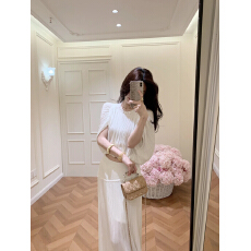 批发淡人高知穿搭一整套高级感褶皱上衣半身裙初夏绝美套装