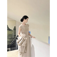 批发2026春<b class='q'>秋</b>新款收腰显瘦绵羊毛连衣裙针织披肩修身A字长裙两件套装