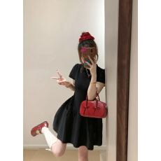 批发夏季高级感针织短袖连衣裙女小个子收腰显瘦感蓬蓬气质小黑裙