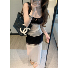 批发韩系设计感撞色修身<b class='q'>条纹</b>吊带上衣2026新款纯欲气质显瘦半身<b class='q'>裙</b>套装