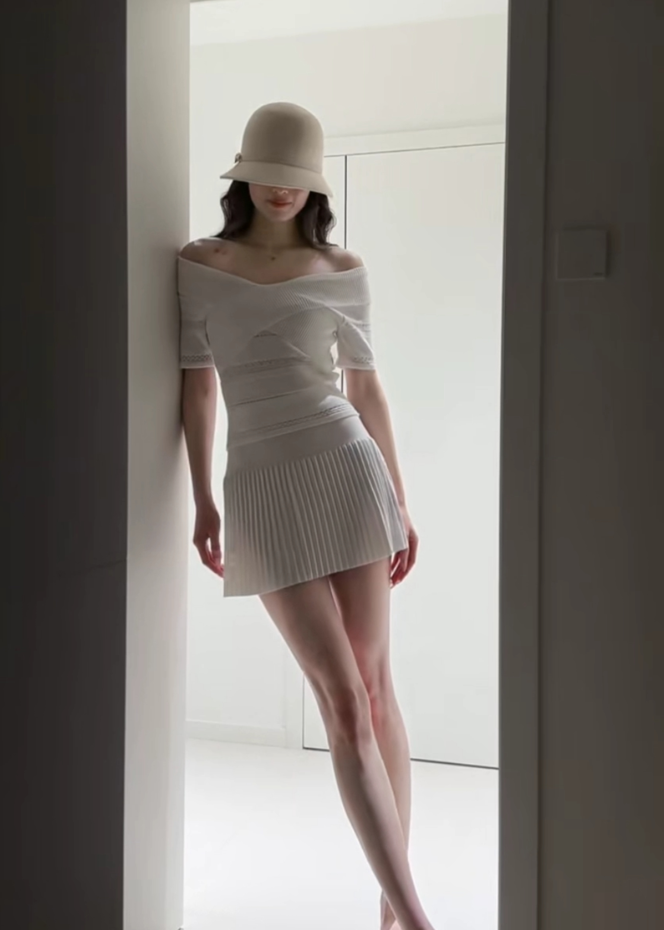 여름 작은 흰색 꽃 니트 세트 여성 봄 여름 오프숄더 맨위 플리츠 스커트 투피스 세트