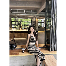 批发绝美辣妹条纹V领吊带连衣裙女夏季收腰显瘦复古性感长裙子