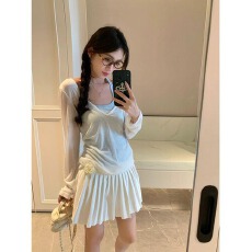 批发广州质量 <b class='q'>韩版</b>纯欲风V领薄款罩衫T恤女2026年小众纯色时尚上衣