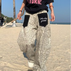 批发新款美式复古豹纹贴布口袋牛仔裤男女宽松街头阔腿弯刀休闲长裤