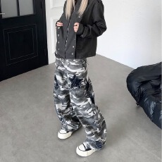 批发美式高街<b class='q'>军</b>绿迷彩工装牛仔<b class='q'>裤</b>女2026直筒宽松复古嘻哈风高腰阔腿<b class='q'>裤</b>
