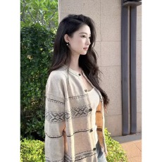 批发复古费尔岛<b class='q'>条纹</b>软糯圆领毛衣女秋季小个子温柔风宽松针织<b class='q'>开衫</b>上衣