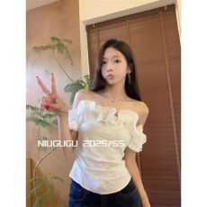 批发2026新款一字肩花边领修身露肩短款上衣女甜美格纹气质时尚<b class='q'>衬衫</b>