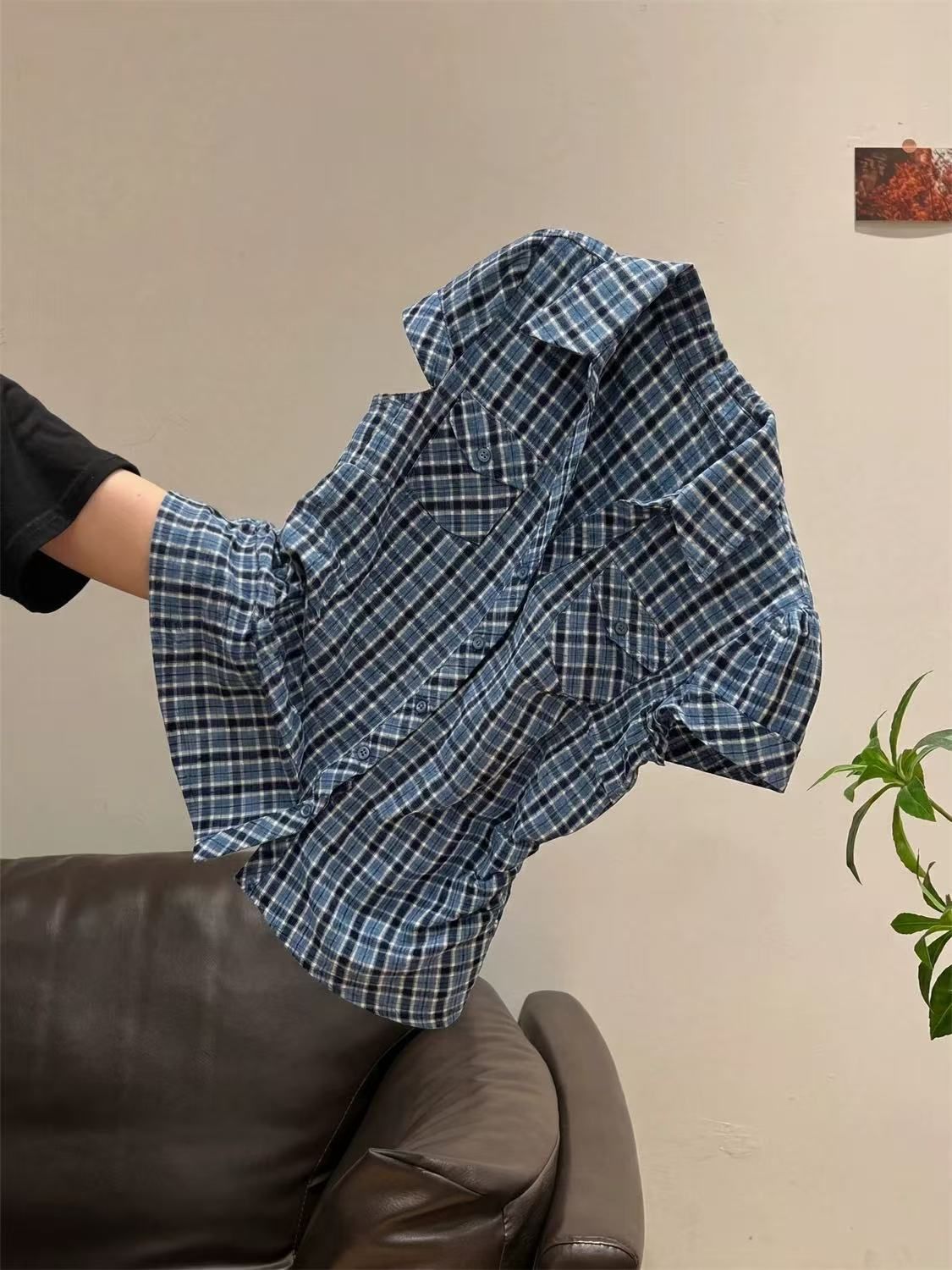 아메리칸 레트로 파란색 체크무늬 주름 반팔 여성 셔츠 여름 디자인 센스 작은 대중 몸매 가꾸기 허리 수축 슬림해 보이는 맨위