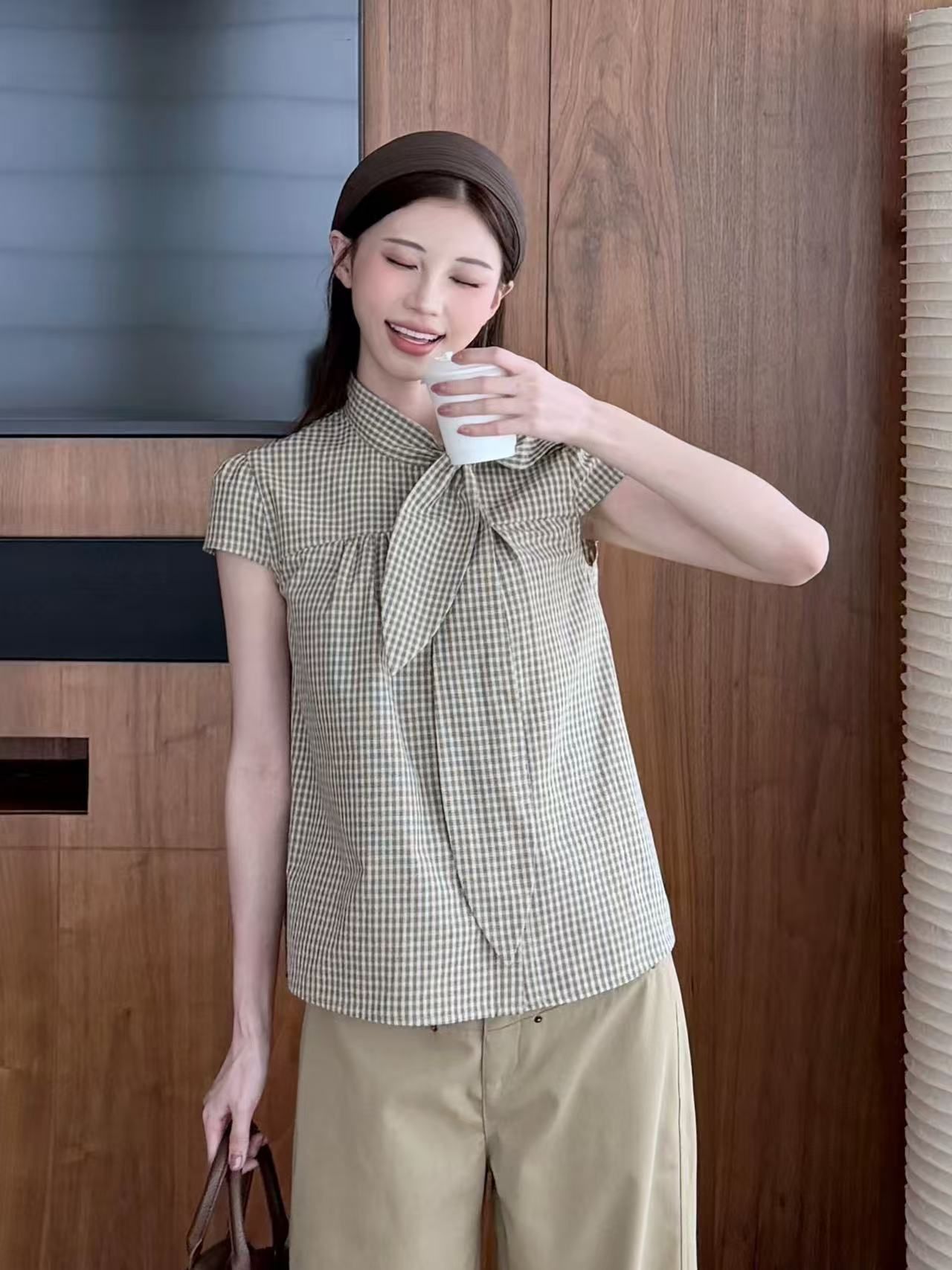 디자인 센스 스트랩 작은 날다 소매 여성 셔츠 2026 새로운 여름 레트로 체크무늬 반팔 맨위 여성