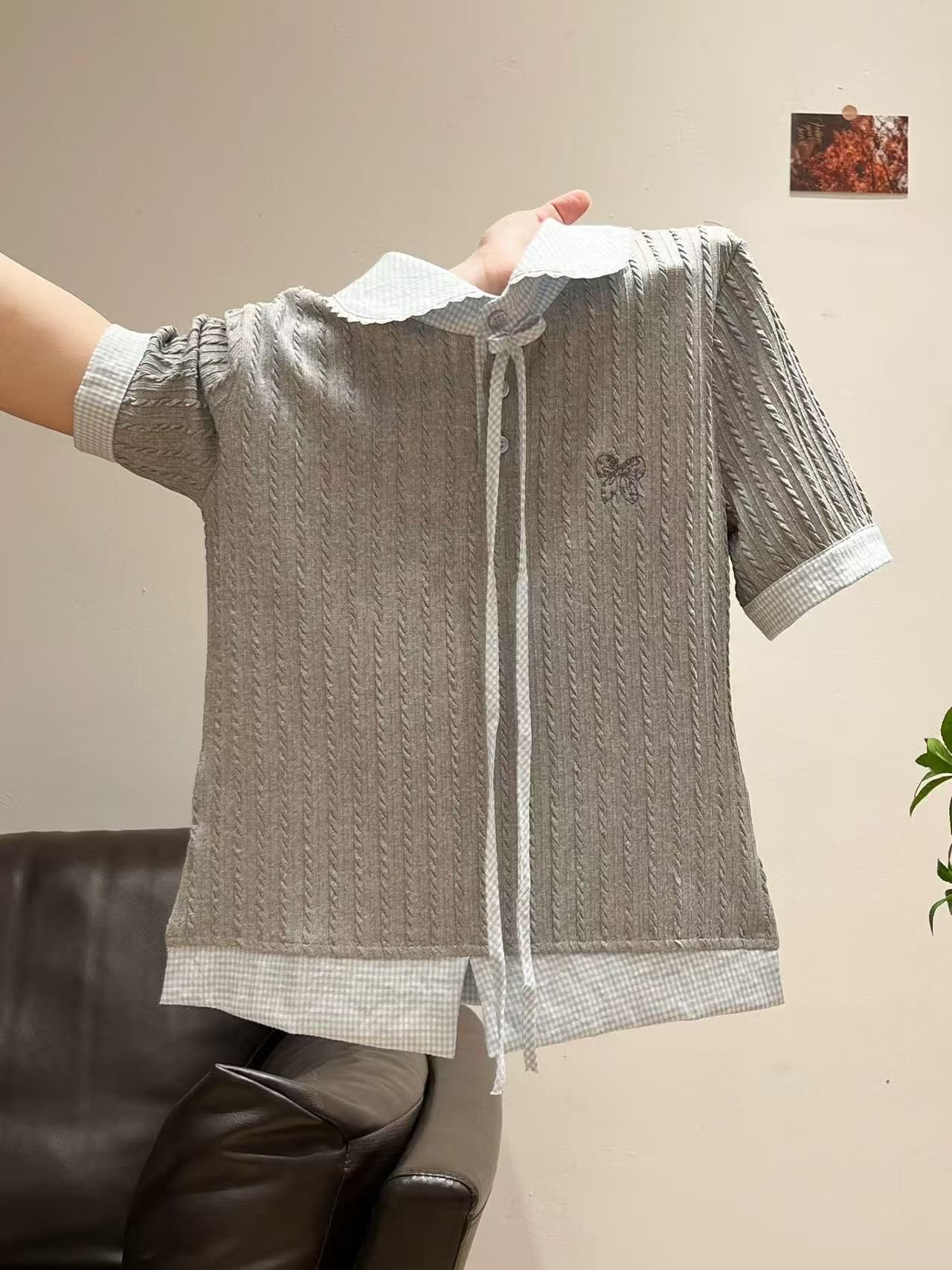 학원 스타일 회색 페이크 레이어드 니트 반팔 여성 여름 패치워크 베이비 칼라 긍정적 인 어깨 티셔츠 몸매 가꾸기 슬림해 보이는 맨위