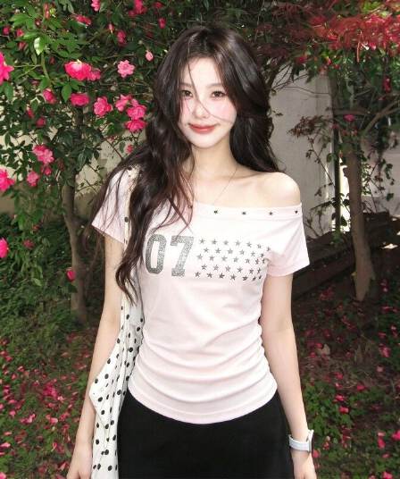 2026 새로운 한 부서 별 프린트 징 비스듬한 어깨 반팔 티셔츠 여성 여름 핫걸 슬림해 보이는 디자인 센스 맨위