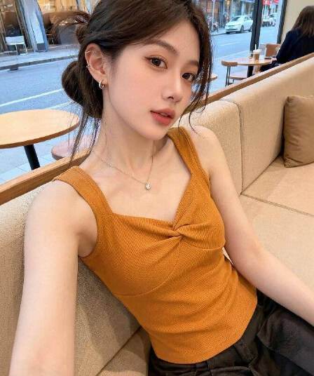 캐미솔 여름 외출용 2026 새로운 달콤한 매운맛 주황색 비틀림 디자인 센스 몸매 가꾸기 민소매 맨위