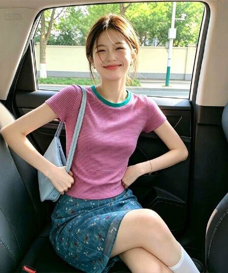 2026 새로운 도파민 스트라이프 반팔 맨위 여성 여름 몸매 가꾸기 티셔츠 디자인 센스 작은 대중 작은 키