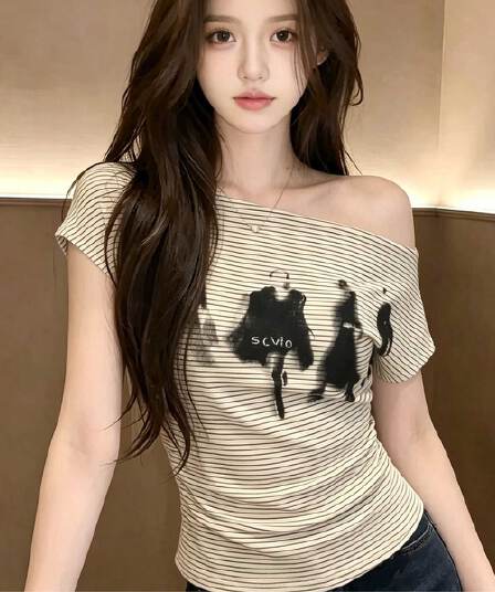 2026 아메리칸 스트라이프 비스듬한 어깨 오프숄더 반팔 티셔츠 여성 몸매 가꾸기 쇼트 스타일 허리 수축 슬림해 보이는 오프숄더 핫걸 맨위