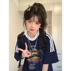 高质量纯棉200克21支精梳紧密印花三条杠宽松大版落肩短袖恤女