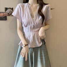 批发洋气紫色V领短袖蕾丝<b class='q'>衬衫</b>2026夏季新款大码女装胖mm收腰遮肚上衣