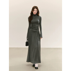 批发QDQD 优雅<b class='q'>气质</b>灰色针织连衣裙秋冬打底弹力修身褶皱收腰显瘦长裙