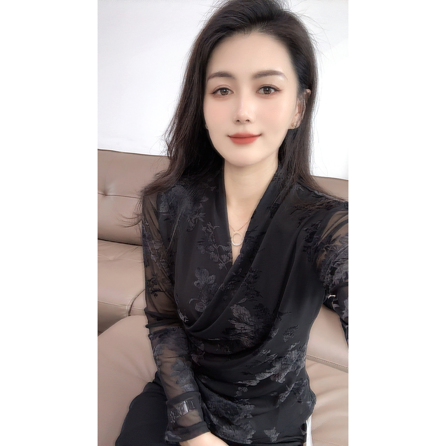 V넥 식물 플러시 프린트 주름 망사 긴팔 티셔츠 여성 2026 년 봄 새로운 외국 가스 맨위 트렌디
