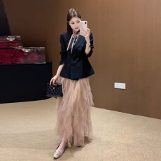 批发26年蓬蓬设计感绝美巨好看的网纱裙+<b class='q'>双排扣</b>收腰显瘦<b class='q'>西装</b>两件套