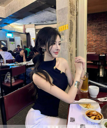 한국 유럽 니켈 작은 대중 디자인 센스 골드 버클 비스듬한 어깨 행침 목 니트 조끼 여성 절단 어깨 빛 요리 한 품격 쇄골 맨위