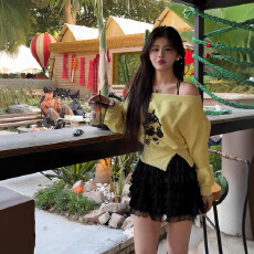 批发美式辣妹人物印花露肩长袖上衣女2026春季开叉设计感<b class='q'>短款</b>收腰<b class='q'>卫衣</b>