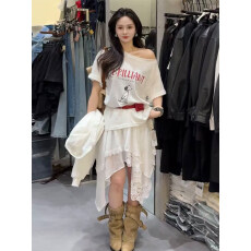 批发漂亮穿搭<b class='q'>套装</b>女慵懒风显瘦拉肩字母印花T恤+不规则半身裙两件套