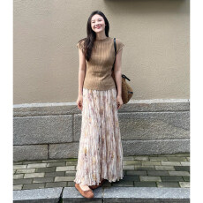 批发26夏季新款卡其色圆领正肩冰丝针织短袖T恤女搭配<b class='q'>百褶</b>半身裙套装