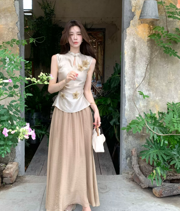 26 여름 새로운 중식 고급 디자인 센스 서있는 조끼 꽃 허리 수축 맨위 여성 코디 미니멀리즘 반신 치마 세트