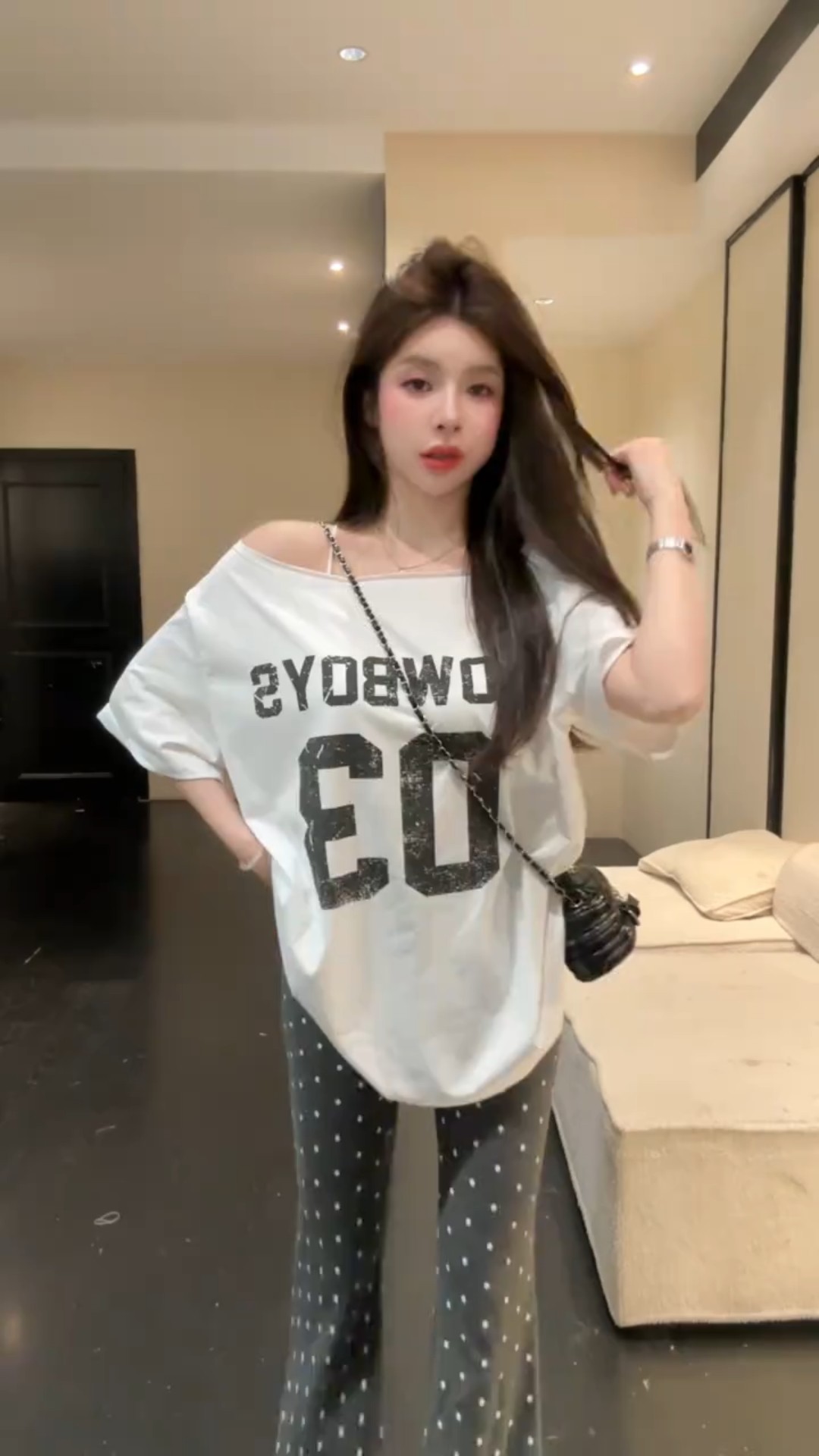 알파벳 프린트 반팔 티셔츠 여성 화이트 루즈핏 다용도 캐주얼 맨위 코디 캐주얼 도트 무늬 마이크로 나팔 바지