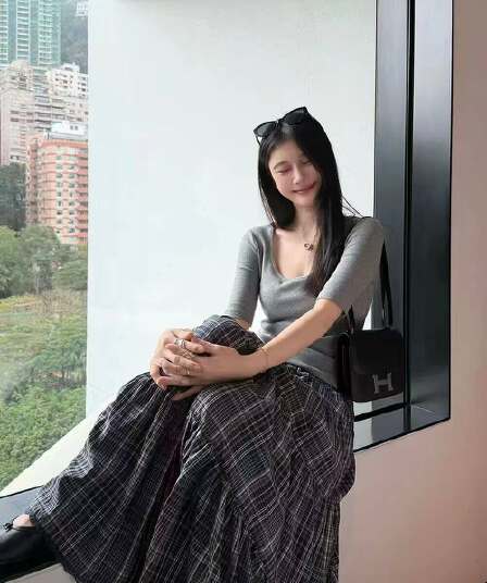 기초 다용도 u 칼라 반팔 티셔츠 패션 불규칙 디자인 체크무늬 주름 캐주얼 반 스커트 세트 여성 봄