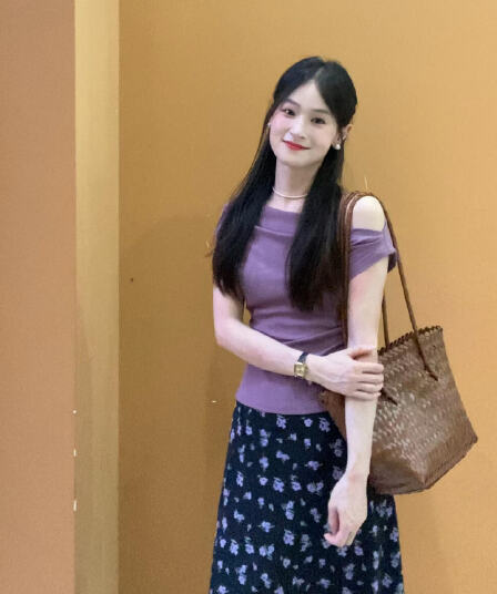 여름 고유 한 아름다운 자이언트 잘 생긴 보라색 보트넥 오프숄더 반팔 티셔츠 코디 프린트 반신 치마 세트