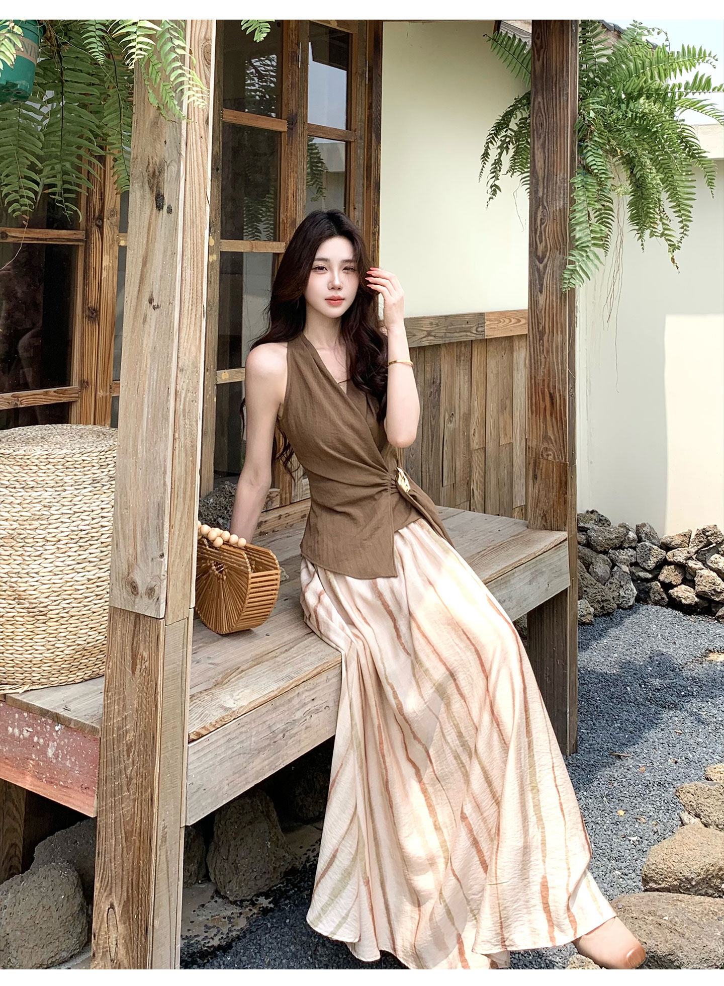 여름 새로운 부드러운 바람 민소매 행침 목 십자가 V넥 레이스업 허리 수축 맨위 프린트 반신 치마 세트 여성