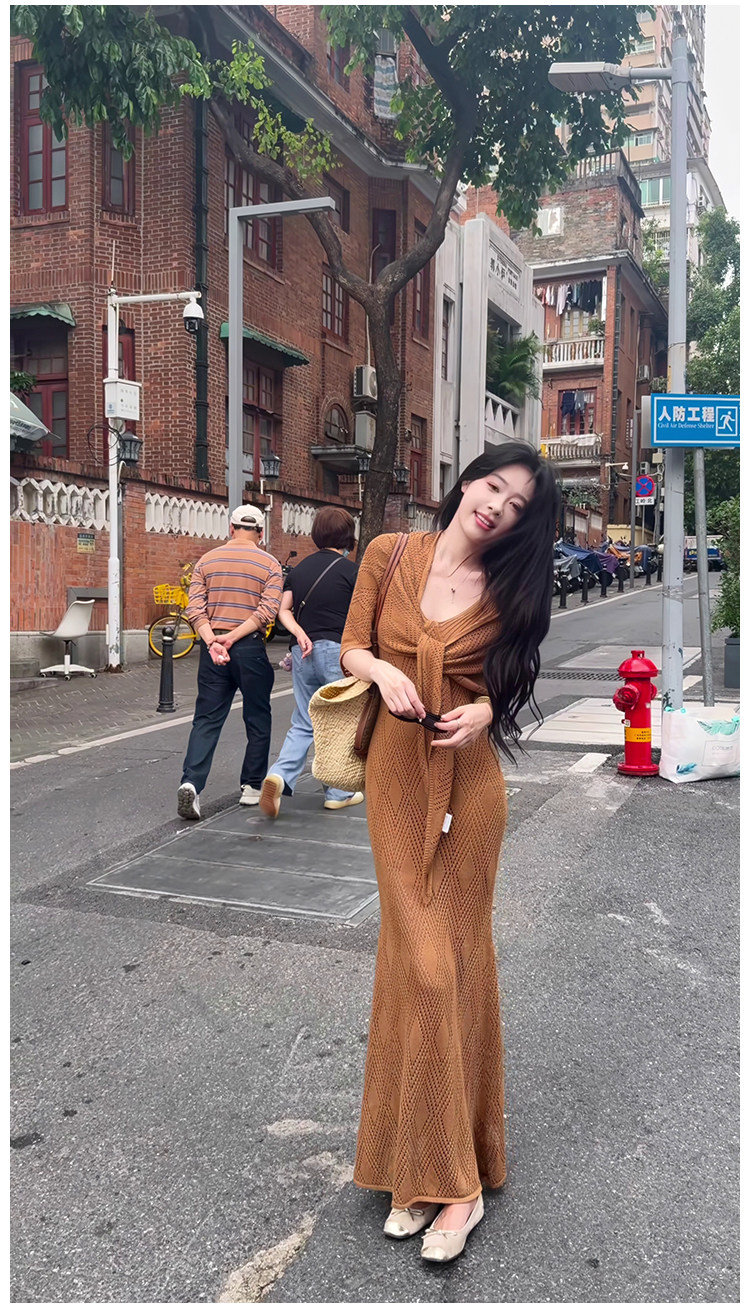 홀로우 아웃 니트 여성 드레스 2026 새로운 여름 해변가 휴가 그냥 V넥 스트랩 숄 슬립 롱 스커트