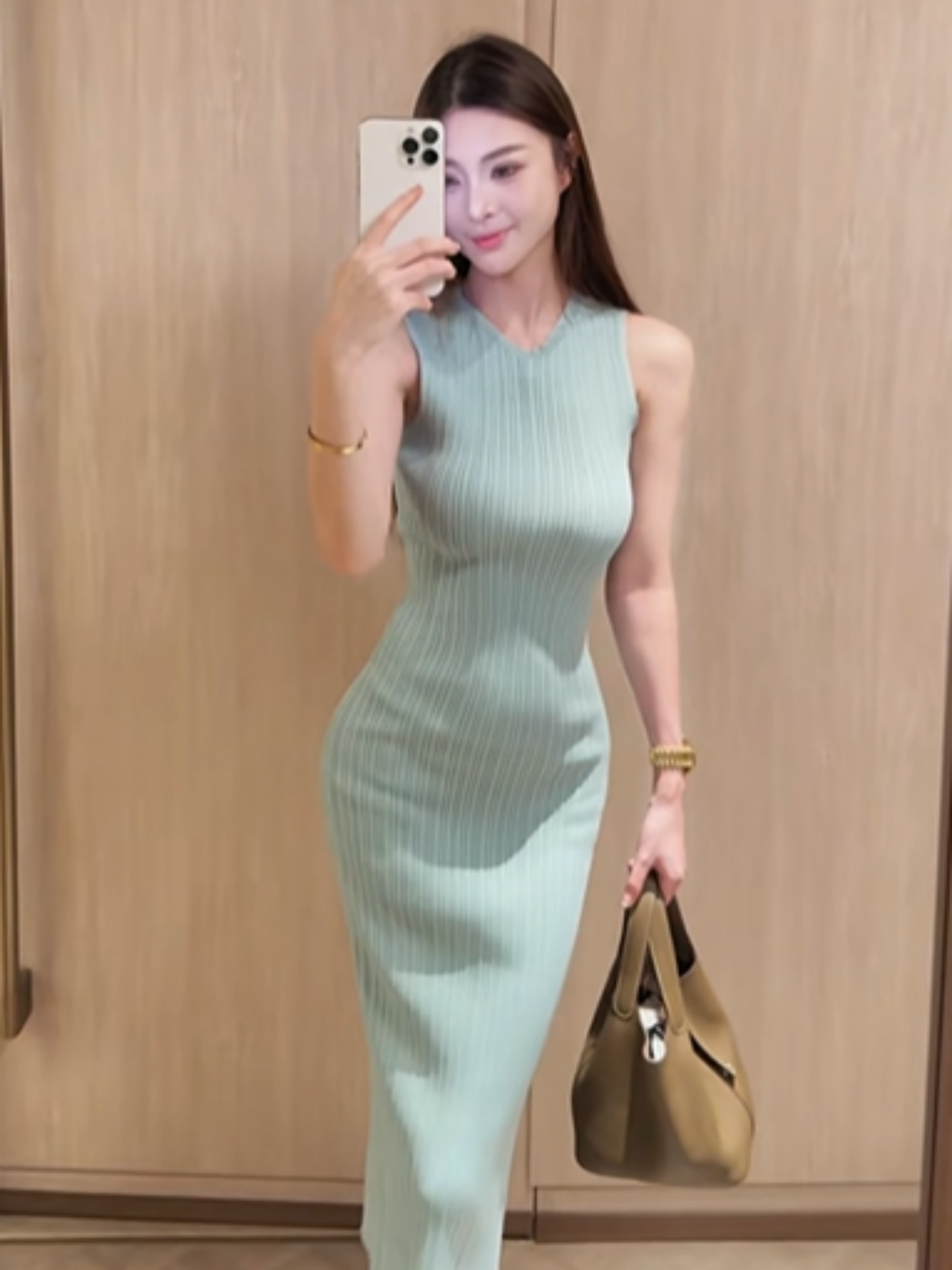 여름 한 스타일 품격 로얄 자매 바람 몸매 가꾸기 슬림해 보이는 고급 센스 단색 민소매 디스플레이 몸 니트 타이트 스커트 드레스