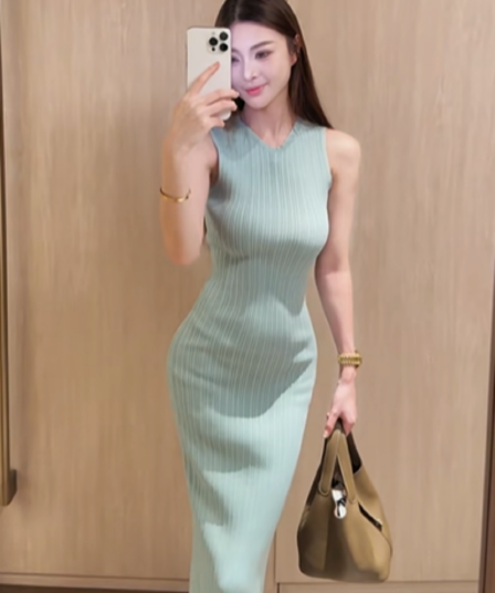 여름 한 스타일 품격 로얄 자매 바람 몸매 가꾸기 슬림해 보이는 고급 센스 단색 민소매 디스플레이 몸 니트 타이트 스커트 드레스
