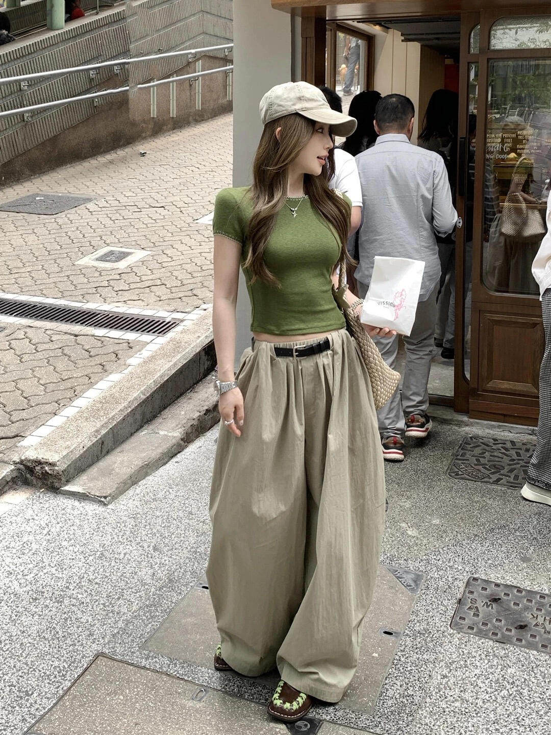 여름 새로운 녹색 티셔츠 j 제인 소나무 3 차원 핀치 Pleat 더블 색상 모통이 칼 와이드 레그 팬츠 투피스 세트 벨트 포함