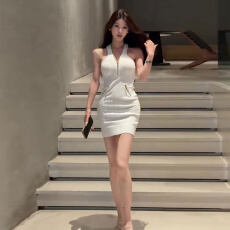 批发御姐风别致拉链挂脖连衣裙女<b class='q'>夏</b>季高级感性感无袖修身显瘦包臀短裙